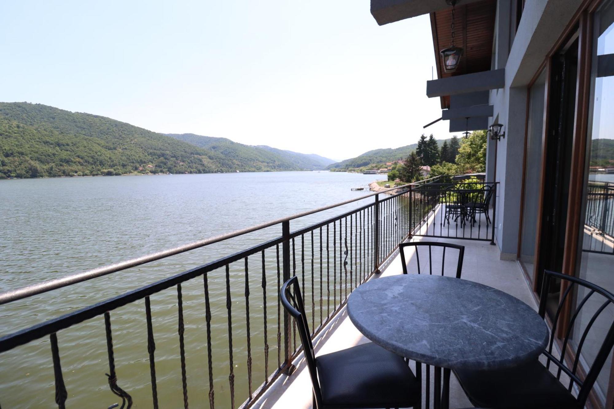 Dunavska Vila Milosavljevic Donji Milanovac Exteriör bild